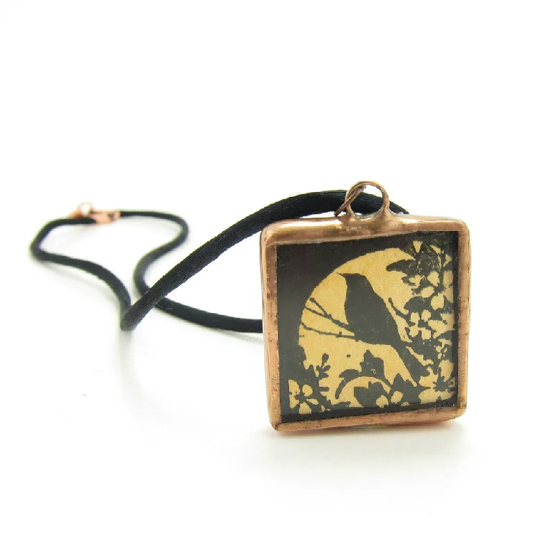 Ladies Necklaces for Hero Spark-Raven Soldered Glass Pendant Necklace