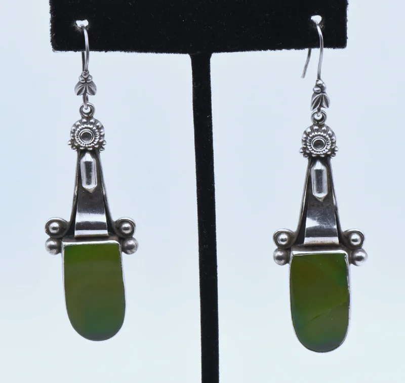 Ladies Feather Light Earrings -Vintage Sterling Silver Green Agate Slices Dangle Earrings