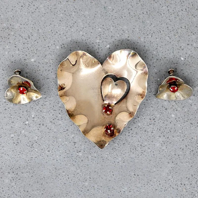 Ladies Sophisticated Drop Earrings -Romantic Retro Silver Gilt Heart Brooch & Earring Set