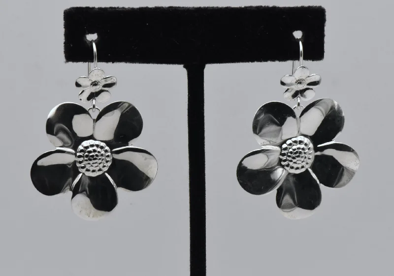 Ladies Star Accent Earrings -Vintage Italian Sterling Silver Dogwood Flower Earrings