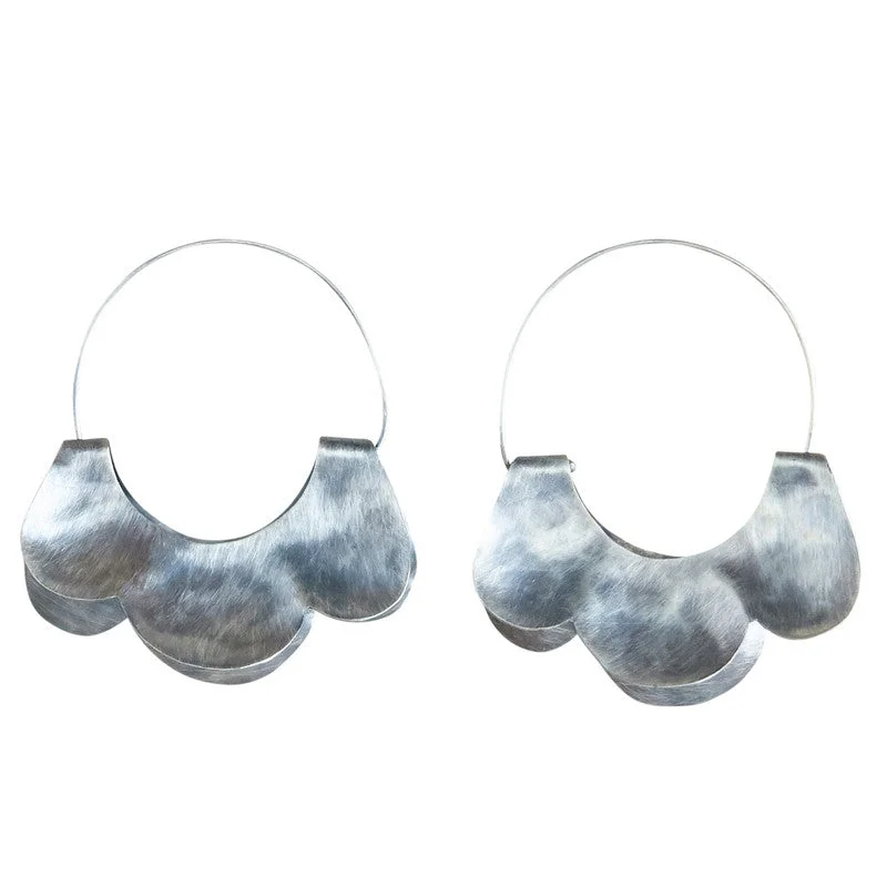 Ladies Coastal Shell Rings -Yucca Earring - Scalloped, Silver